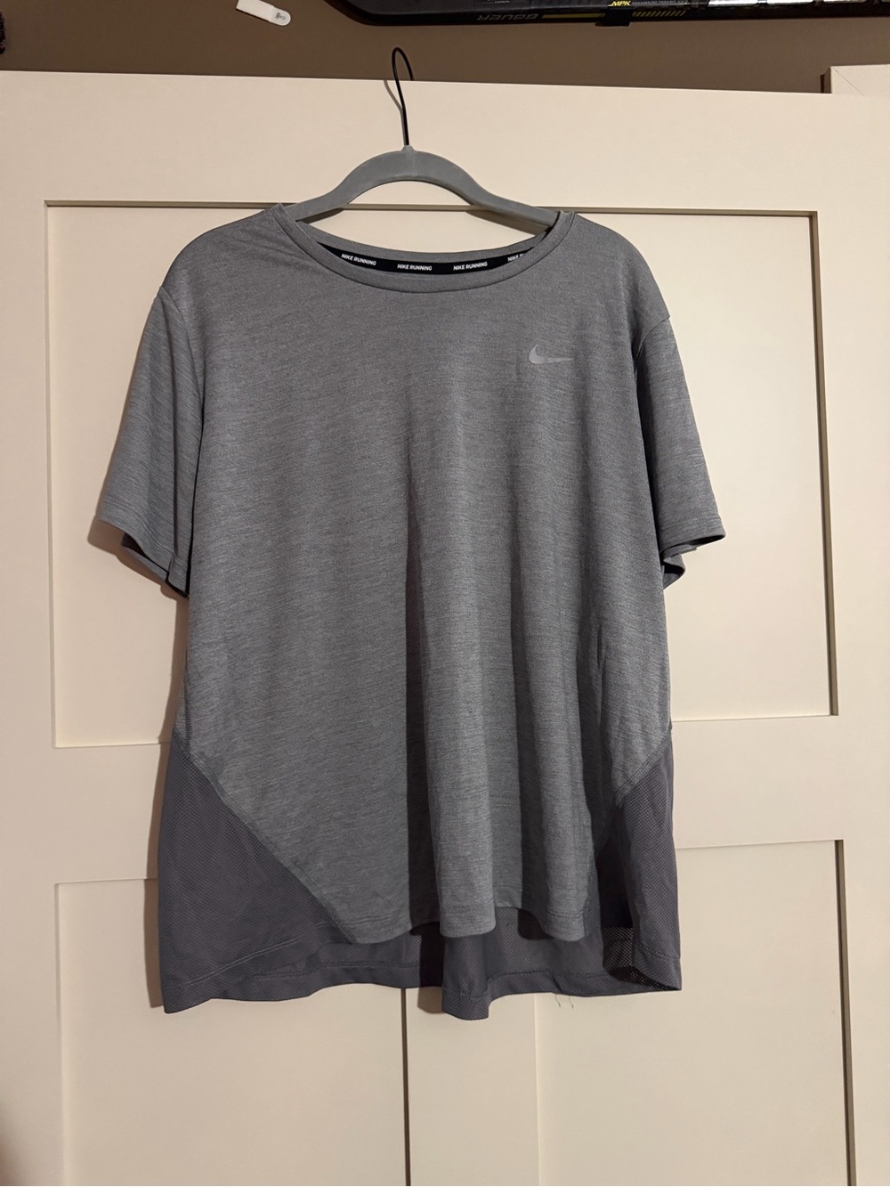 Nike Women’s Gray Short-Sleeve Athletic Tee